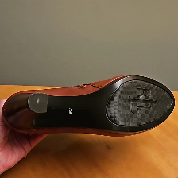 Designer Leather Booties! NWOT. Gorgeous Autumn caramel color. Size 7 1/2 - Picture 4 of 8